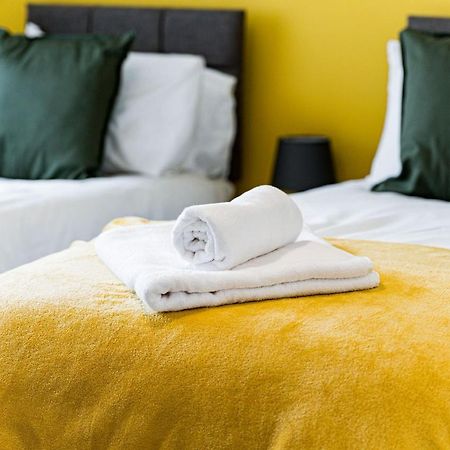 Special Rate For Bookings More Than 7 Nights, Warm Spacious Contractor House Near Liverpool City Centre Sleeps 8 Kitchen & Dining Room, Washing Machine Eksteriør bilde