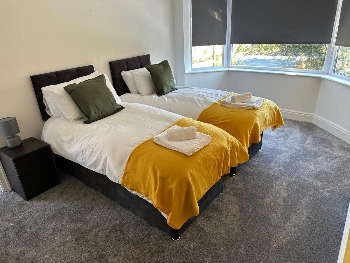 Special Rate For Bookings More Than 7 Nights, Warm Spacious Contractor House Near Liverpool City Centre Sleeps 8 Kitchen & Dining Room, Washing Machine Eksteriør bilde