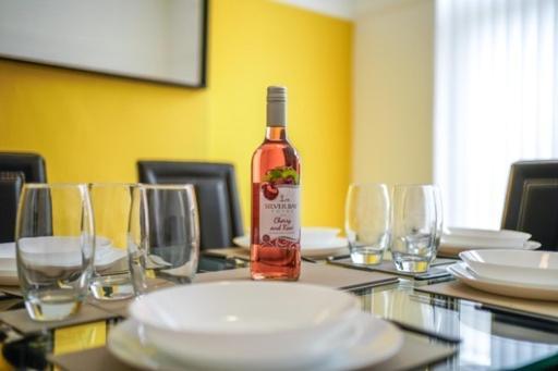 Special Rate For Bookings More Than 7 Nights, Warm Spacious Contractor House Near Liverpool City Centre Sleeps 8 Kitchen & Dining Room, Washing Machine Eksteriør bilde