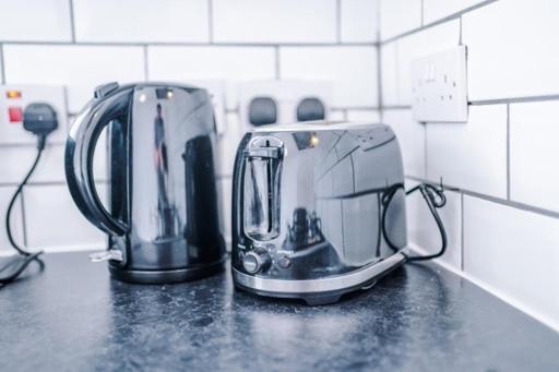 Special Rate For Bookings More Than 7 Nights, Warm Spacious Contractor House Near Liverpool City Centre Sleeps 8 Kitchen & Dining Room, Washing Machine Eksteriør bilde
