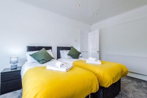 Special Rate For Bookings More Than 7 Nights, Warm Spacious Contractor House Near Liverpool City Centre Sleeps 8 Kitchen & Dining Room, Washing Machine Eksteriør bilde