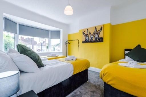 Special Rate For Bookings More Than 7 Nights, Warm Spacious Contractor House Near Liverpool City Centre Sleeps 8 Kitchen & Dining Room, Washing Machine Eksteriør bilde