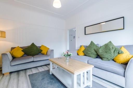 Special Rate For Bookings More Than 7 Nights, Warm Spacious Contractor House Near Liverpool City Centre Sleeps 8 Kitchen & Dining Room, Washing Machine Eksteriør bilde