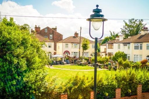 Special Rate For Bookings More Than 7 Nights, Warm Spacious Contractor House Near Liverpool City Centre Sleeps 8 Kitchen & Dining Room, Washing Machine Eksteriør bilde